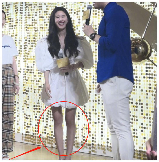 Đến cả mỹ nhân xuyên không Triệu Lộ Tư cũng rơi vào cảnh “ảnh tự up” và “ảnh được tag” ảnh 4