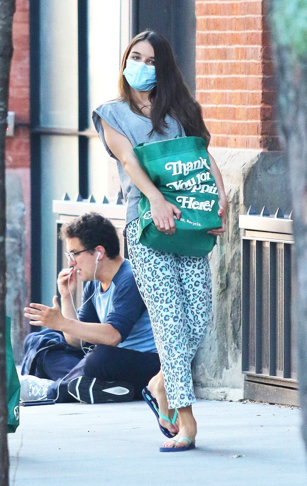 Suri Cruise: “Rich kid” kiêu sa ngày nào đã trở thành Lọ Lem giản dị mà hạnh phúc ảnh 6