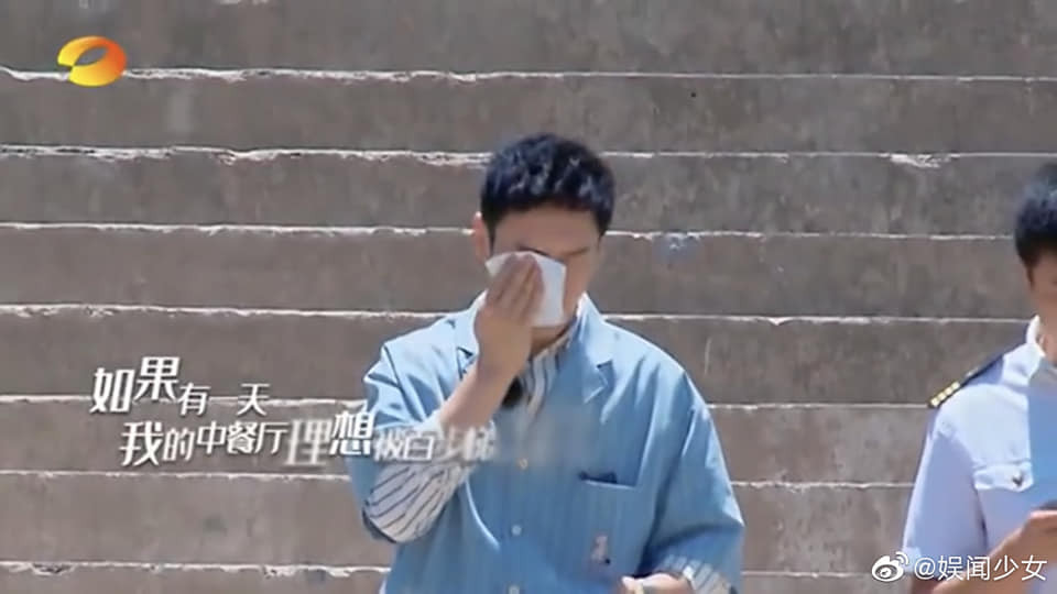 "Số nhọ" như Huỳnh Hiểu Minh: Mải chăm chút áo quần mà lỡ tay làm lộ mặt mộc ảnh 5