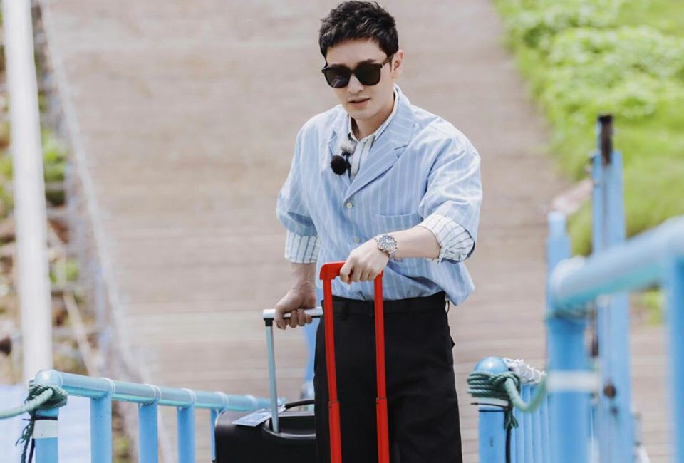 "Số nhọ" như Huỳnh Hiểu Minh: Mải chăm chút áo quần mà lỡ tay làm lộ mặt mộc ảnh 4