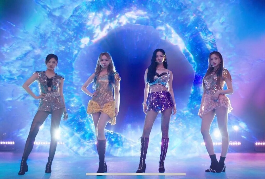 Bỏ lại sau lưng những lùm xùm, aespa có sân khấu debut xuất sắc khiến netizen thán phục ảnh 1