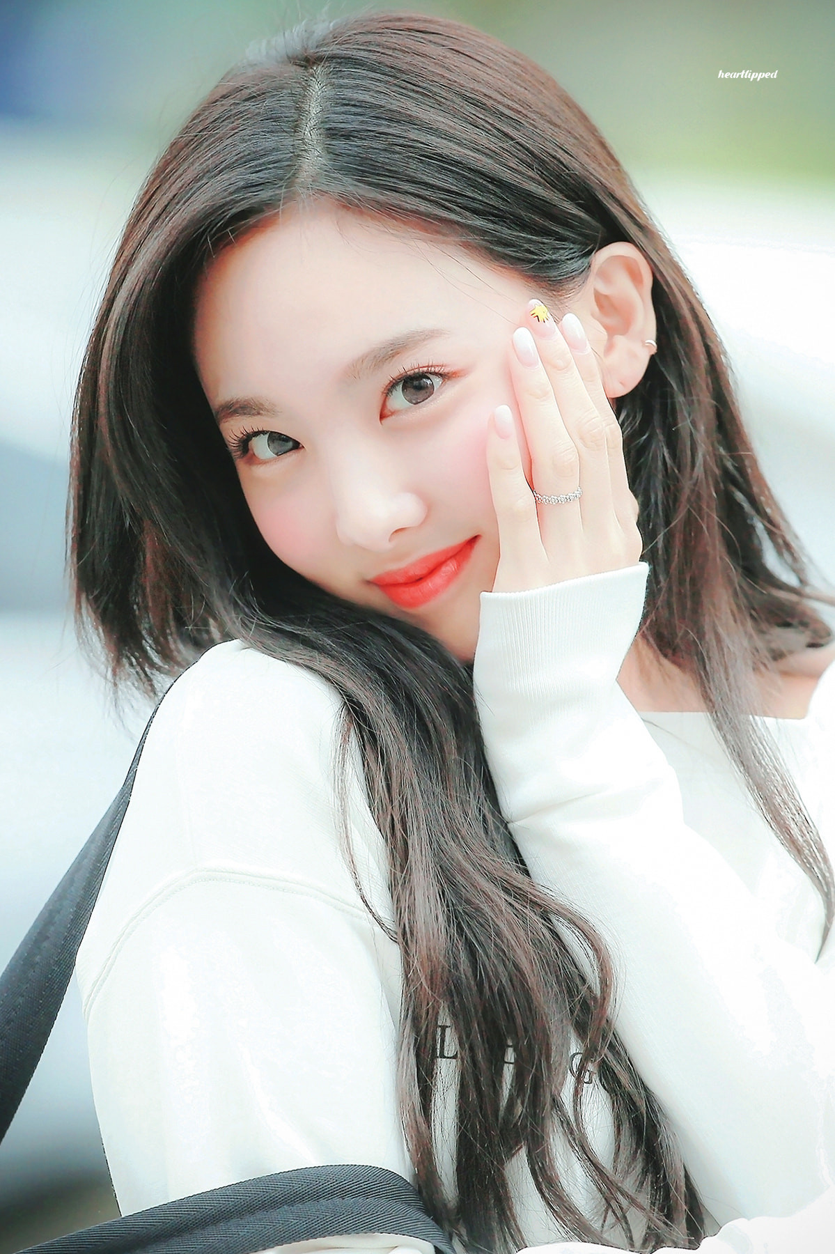 Nayeon luôn được khen trẻ hơn tuổi thực Kinh nghiệm đầy mình như Nayeon (TWICE) mà cũng mắc phải sai lầm này khi dưỡng da ảnh 1