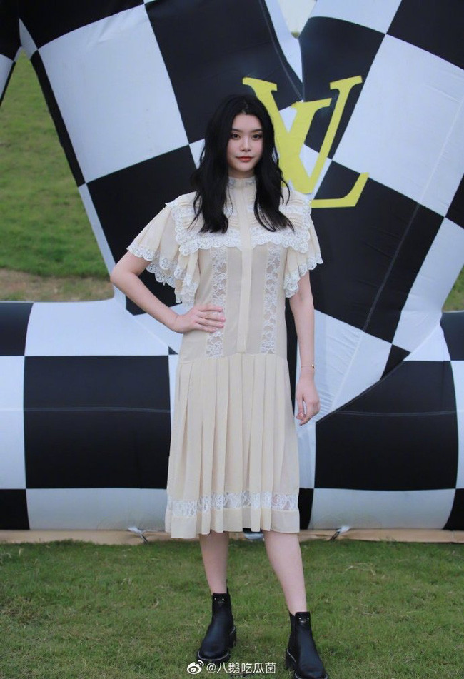 “Con dâu vua sòng bạc” Ming Xi và Địch Lệ Nhiệt Ba bị chê xuống sắc khi dự sự kiện ảnh 3