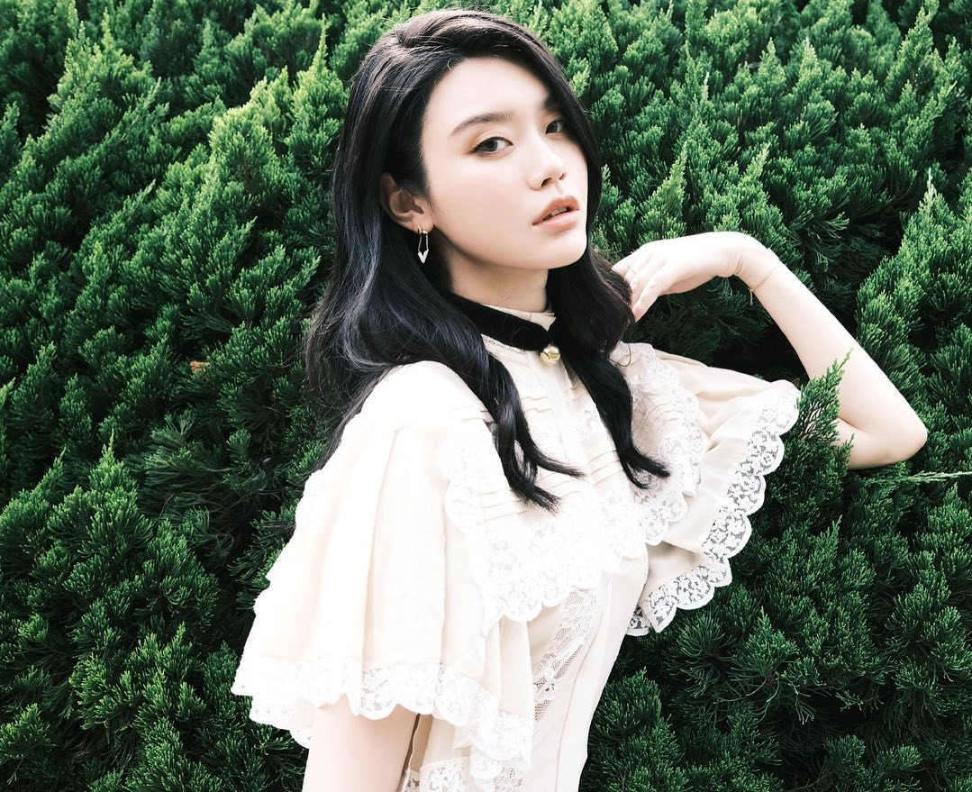 “Con dâu vua sòng bạc” Ming Xi và Địch Lệ Nhiệt Ba bị chê xuống sắc khi dự sự kiện ảnh 5