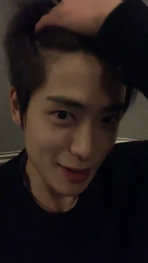 Jaehyun (NCT) đã làm gì trong lần livestream đầu tiên khiến khán giả sửng sốt? ảnh 6