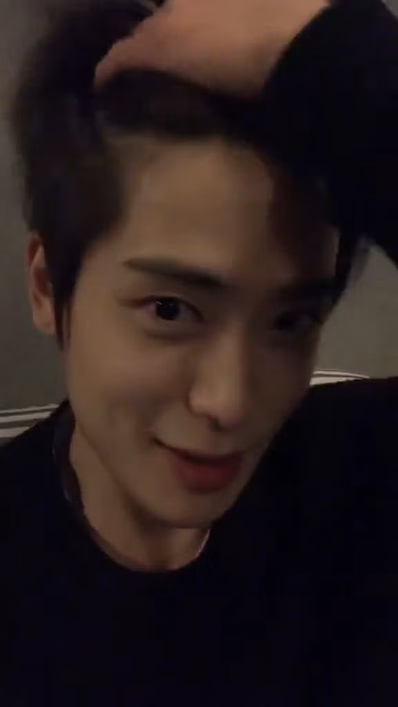 Jaehyun (NCT) đã làm gì trong lần livestream đầu tiên khiến khán giả sửng sốt? ảnh 6