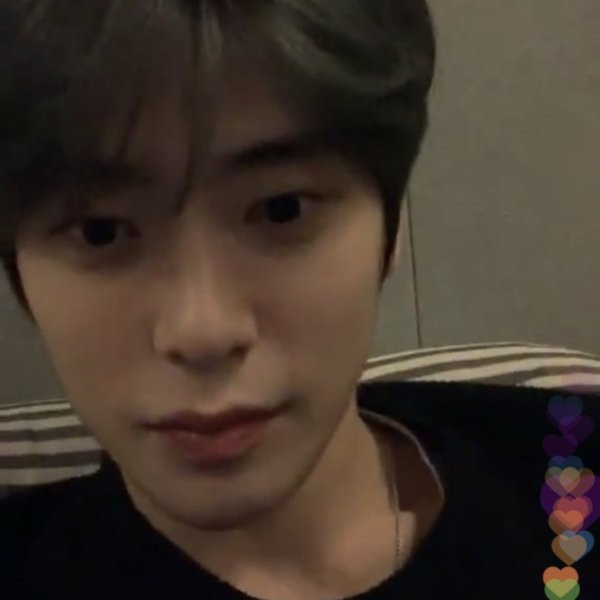 Jaehyun (NCT) đã làm gì trong lần livestream đầu tiên khiến khán giả sửng sốt? ảnh 3