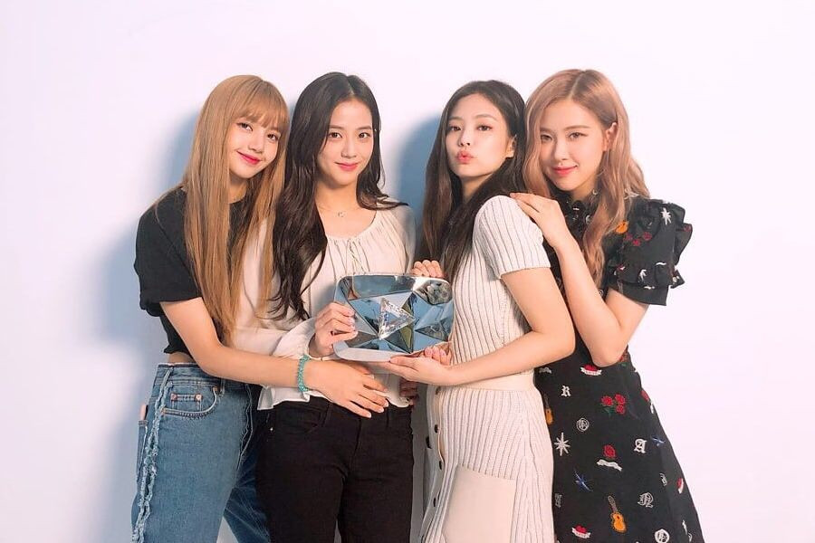 Đến khi BLACKPINK nhận nút Ruby, nhiều người mới biết trên “kim cương” còn có “hồng ngọc“ ảnh 1