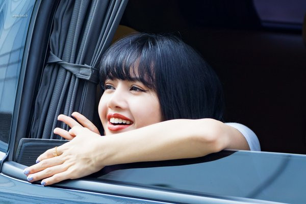 Sau vụ bị quản lý lừa 19 tỷ đồng, Lisa lại bị nhân viên YG Ent hành xử thô lỗ ảnh 3