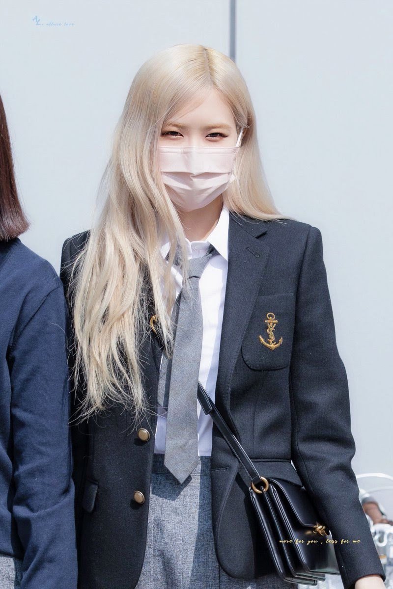 Netizen cạn lời khi bóc giá đồng phục đi học của Rosé: Định đóng phim “The Heirs” hay gì? ảnh 3