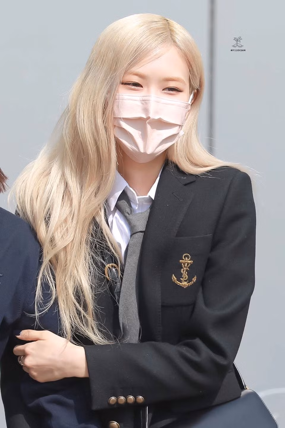 Netizen cạn lời khi bóc giá đồng phục đi học của Rosé: Định đóng phim “The Heirs” hay gì? ảnh 2