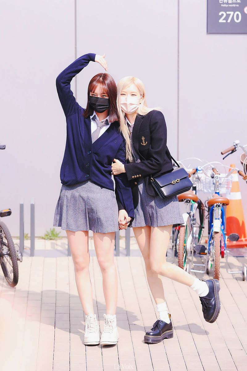 Netizen cạn lời khi bóc giá đồng phục đi học của Rosé: Định đóng phim “The Heirs” hay gì? ảnh 4