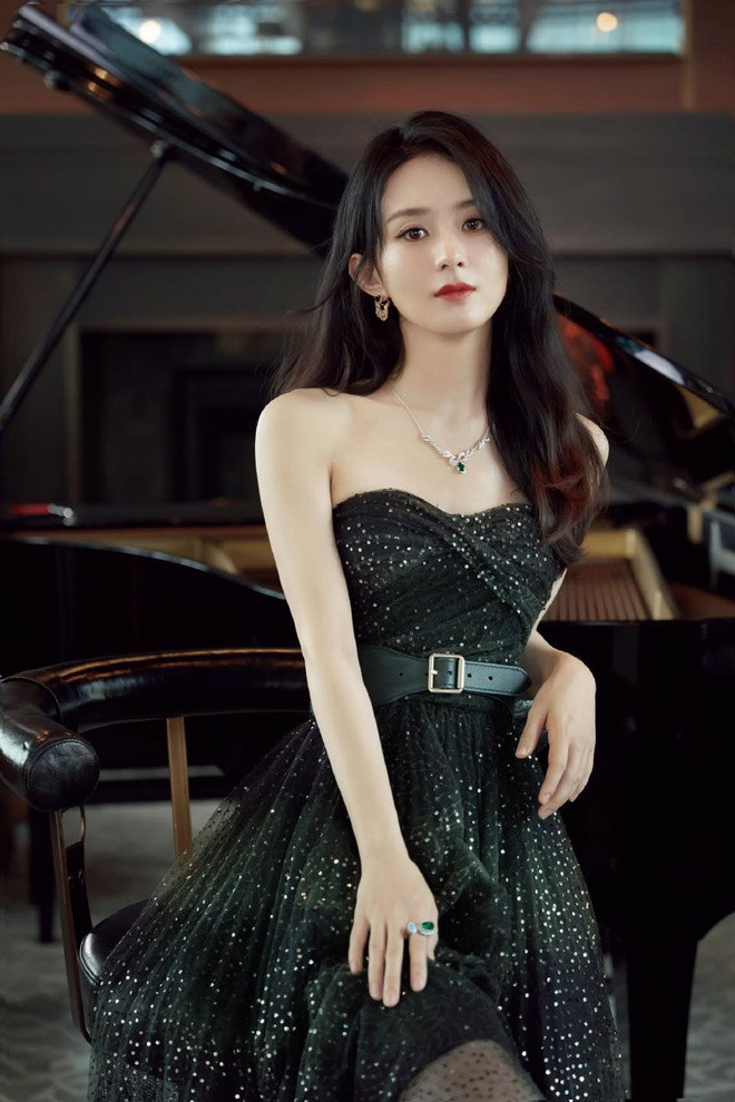 Triệu Lệ Dĩnh khiến fan lo lắng vì giảm cân quá đà, lộ vẻ tiều tụy dù diện đồ Dior ảnh 3