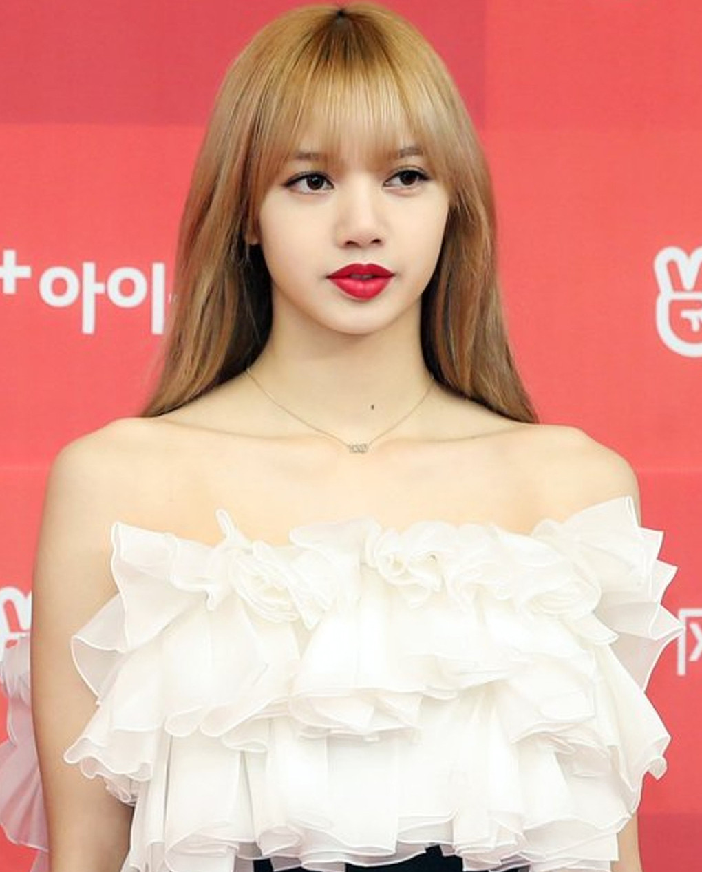 BLACKPINK cứ tô son đỏ là trái tim BLINKs liêu xiêu: Rực rỡ nổi bật hết phần người khác! ảnh 7