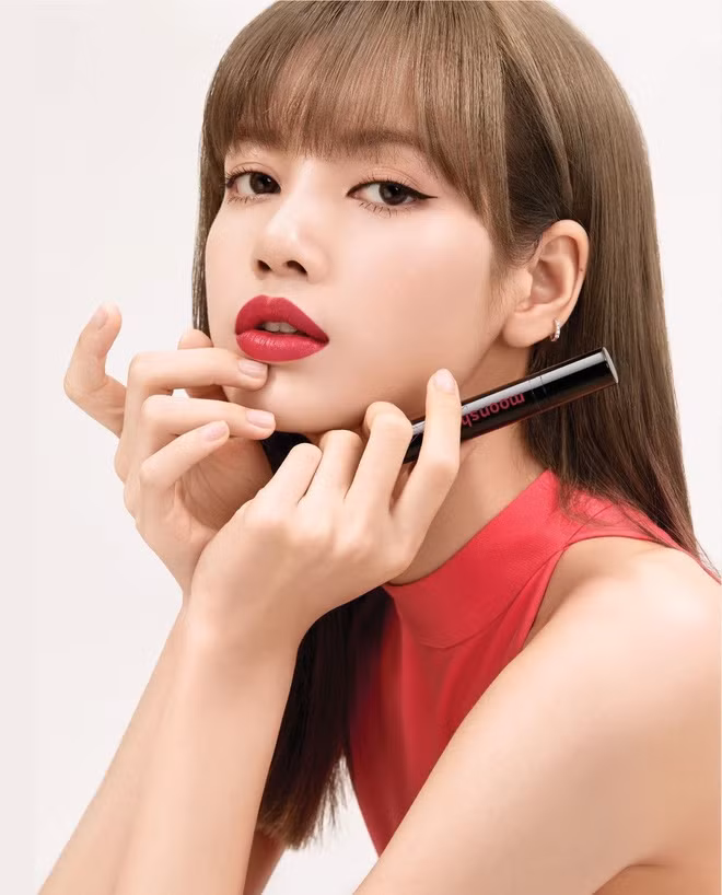 BLACKPINK cứ tô son đỏ là trái tim BLINKs liêu xiêu: Rực rỡ nổi bật hết phần người khác! ảnh 9