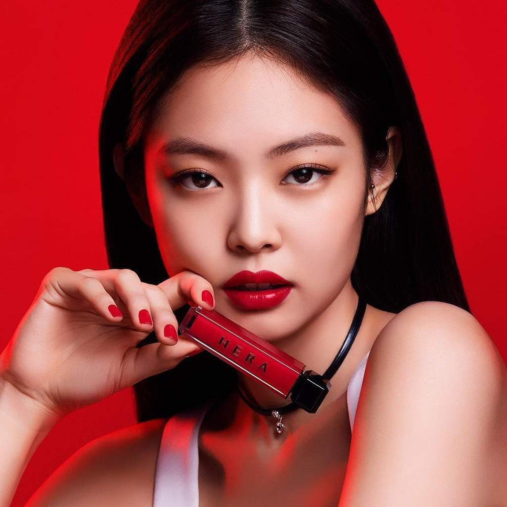 BLACKPINK cứ tô son đỏ là trái tim BLINKs liêu xiêu: Rực rỡ nổi bật hết phần người khác! ảnh 3