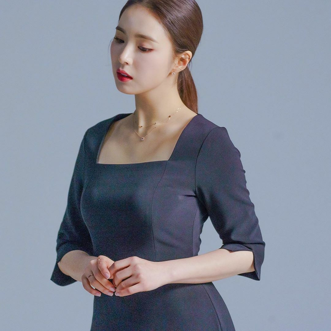 Sao Hàn 24H: Không hẹn mà gặp, Joy (Red Velvet) cùng Seolhyun (AOA) đều mặc đồ menswear ảnh 6