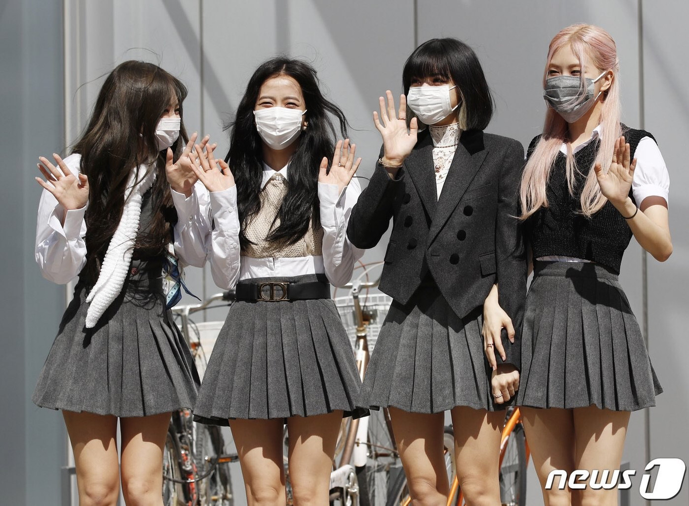 Ghi hình cho show “Knowing Bros”, BLACKPINK khiến netizen náo loạn vì điều này ảnh 2