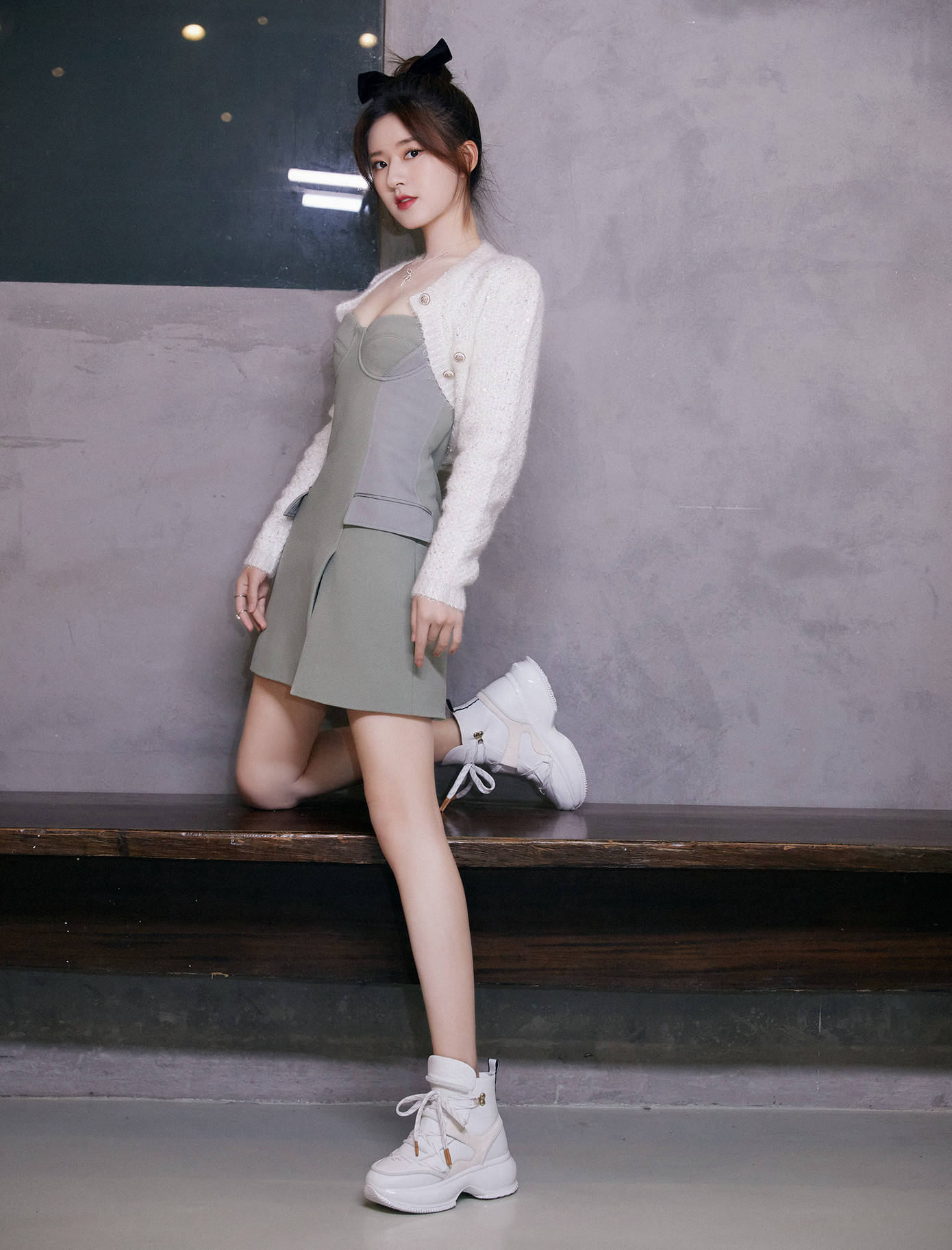 Trái ngược như thảm đỏ C-Biz: Sao nữ đi giày thể thao, sao nam đi giày cao gót ảnh 6