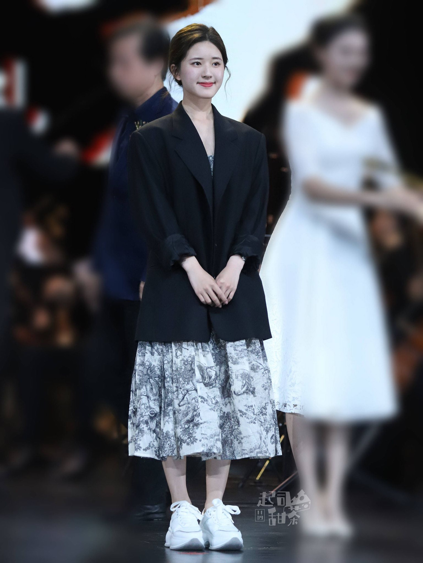 Trái ngược như thảm đỏ C-Biz: Sao nữ đi giày thể thao, sao nam đi giày cao gót ảnh 7