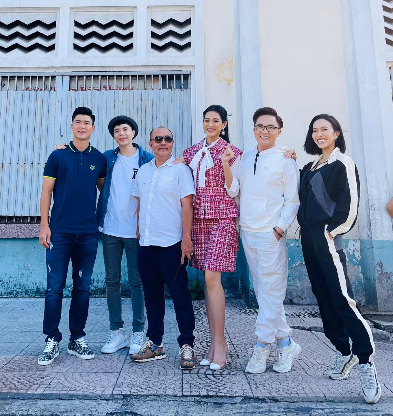 Những kiểu váy tôn vóc dáng cực phẩm của Đỗ Thị Hà, riêng 2 mẫu này Hoa Hậu cần né xa ảnh 3