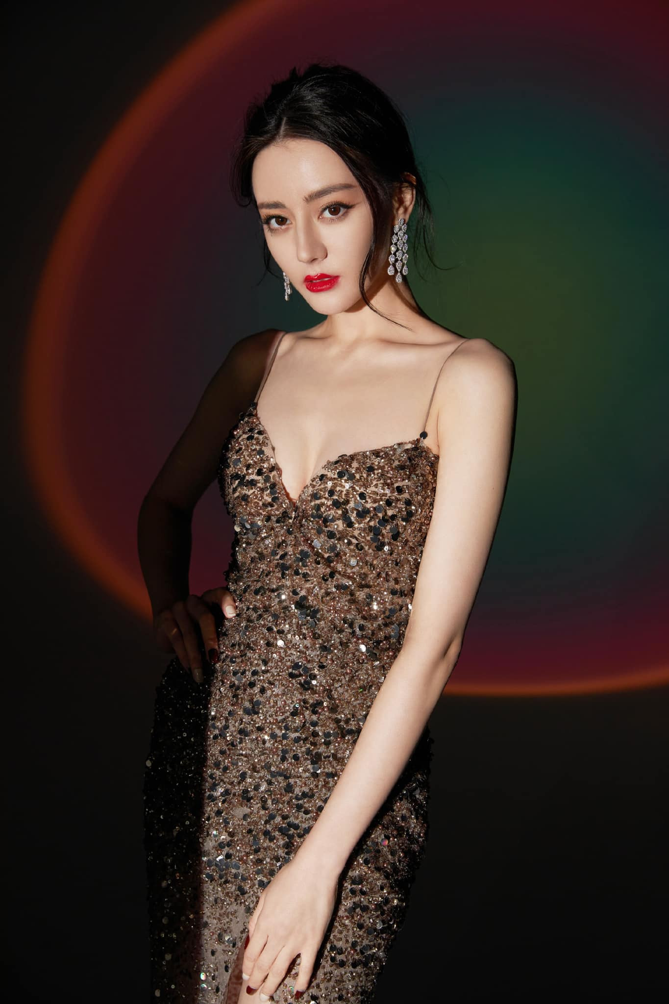 Địch Lệ Nhiệt Ba tự khen mình hết lời nhưng bất ngờ hơn là phản ứng của khán giả ảnh 5