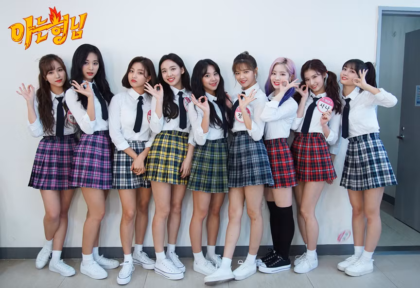 Nhóm nữ nào cũng mặc đồng phục lên “Knowing Bros” nhưng BLACKPINK đẳng cấp nhất ảnh 6