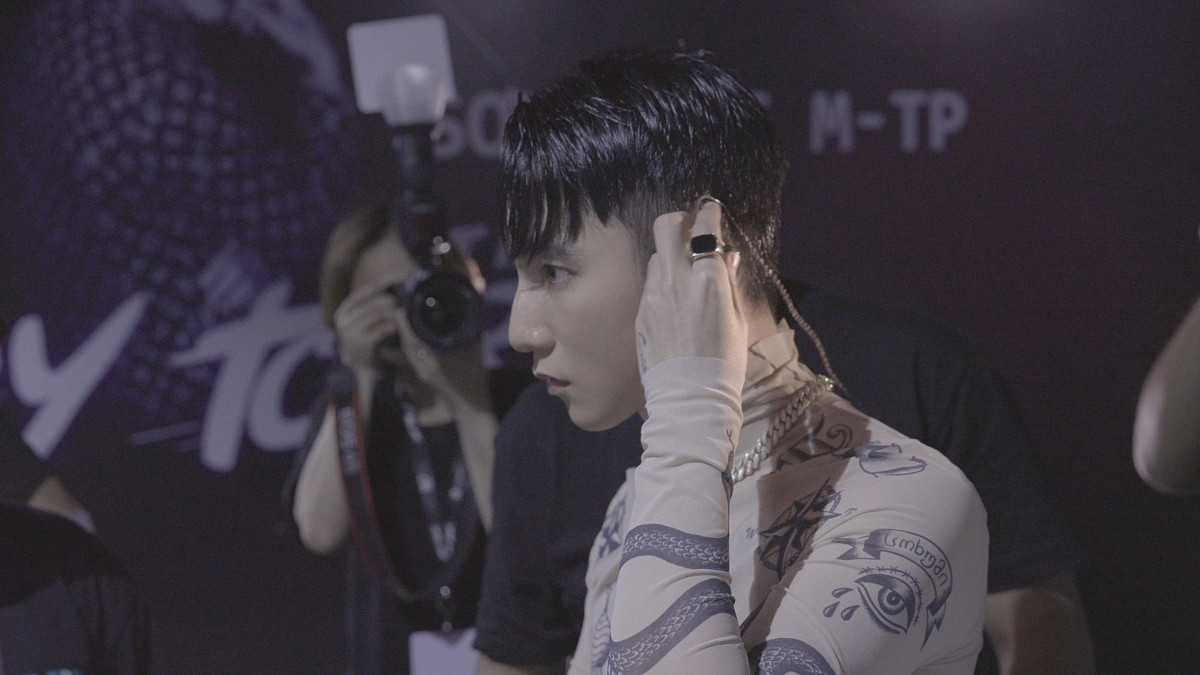 Dù doanh thu ngày đầu không khả quan, “Sky Tour Movie” của Sơn Tùng vẫn lập kỳ tích ảnh 2