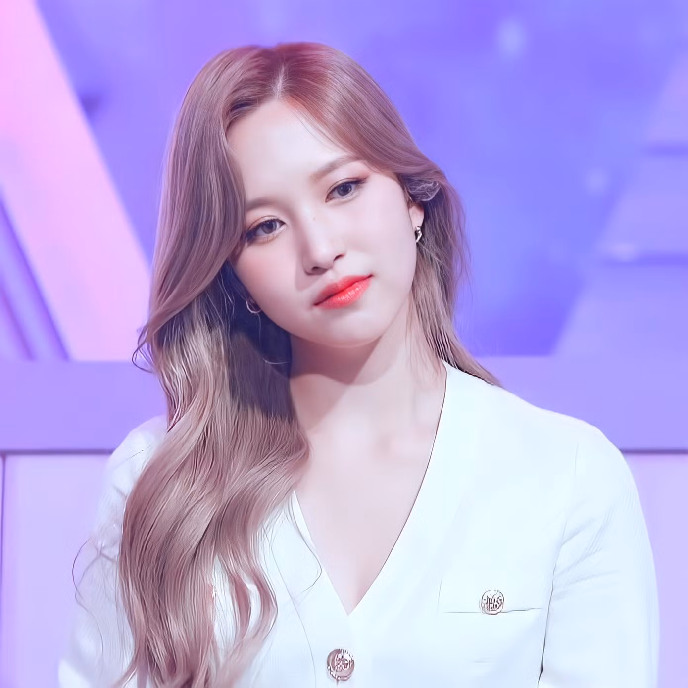 Mina (TWICE) khiến fan sửng sốt với khả năng biến hình: Công chúa hay ác nữ đều cân được ảnh 8
