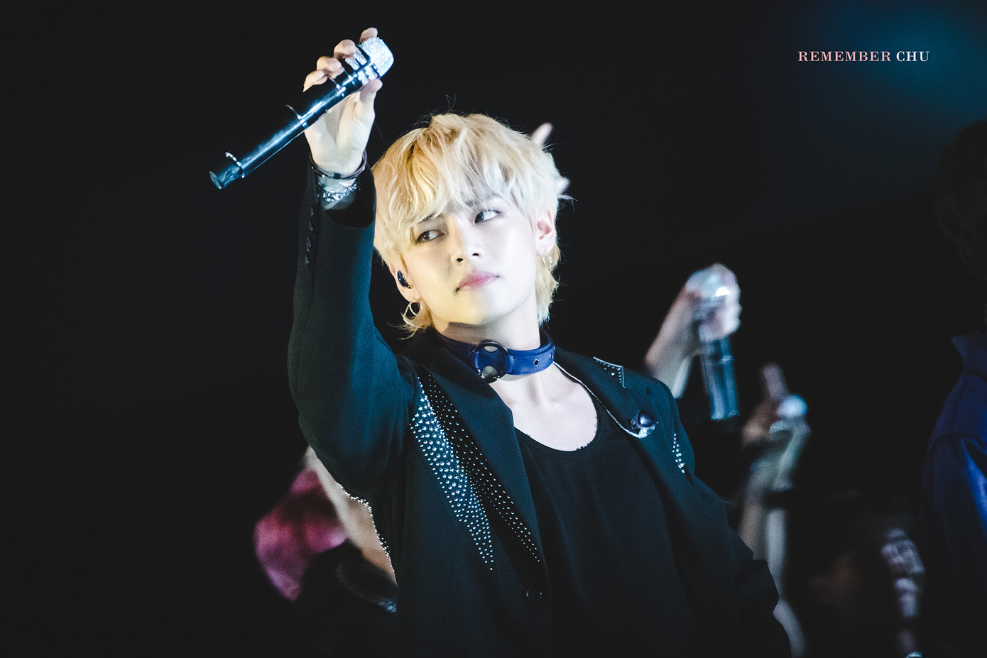 Chỉ có thể là V: Đẹp trai tới nỗi hàng loạt fansite idol khác không thể cầm lòng ảnh 5