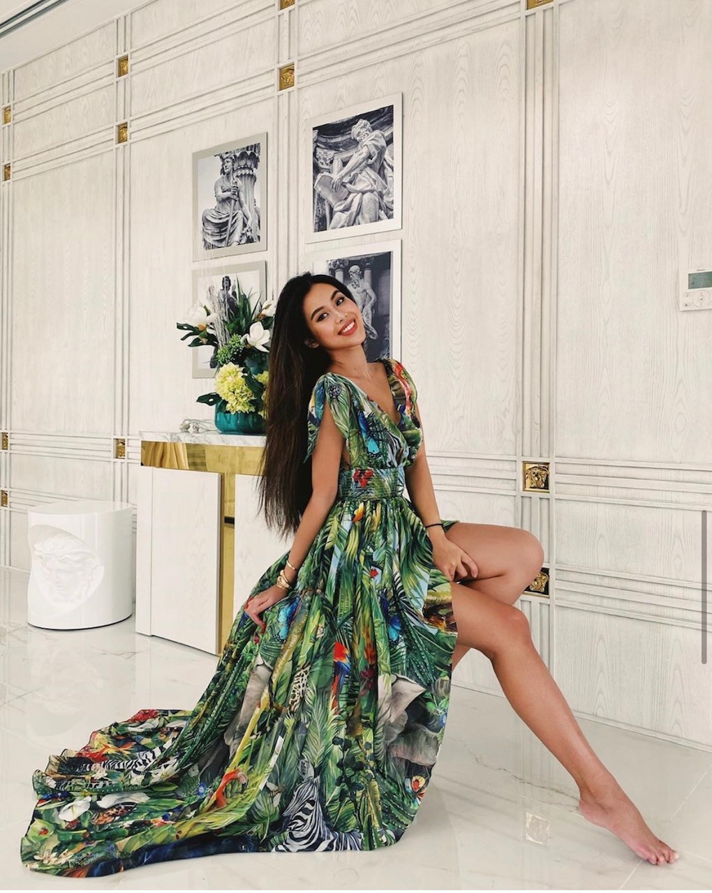 Nguyên nhân đằng sau loạt ảnh “rich kid” Tiên Nguyễn làm nhân viên bán hàng giảm giá ảnh 1