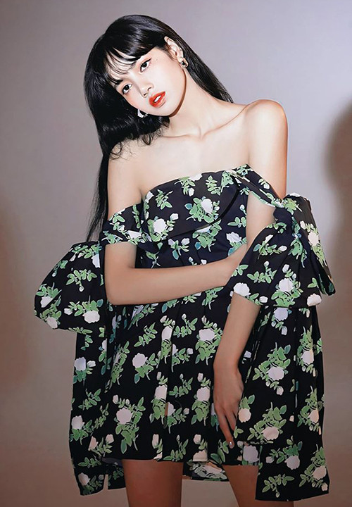 Dở khóc dở cười như Lisa: Chụp ảnh quảng cáo mỹ phẩm nhưng khiến vòng cổ cháy hàng ảnh 6