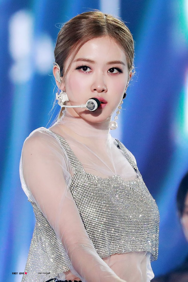 Đâu chỉ nhờ giảm cân và đổi màu tóc, Rosé thăng hạng nhan sắc còn do trang điểm ảnh 5