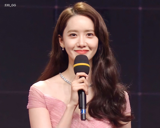 Mặc cùng một chiếc váy, để cùng kiểu tóc nhưng nhờ đâu Yoona vẫn trội hơn Trịnh Sảng? ảnh 2