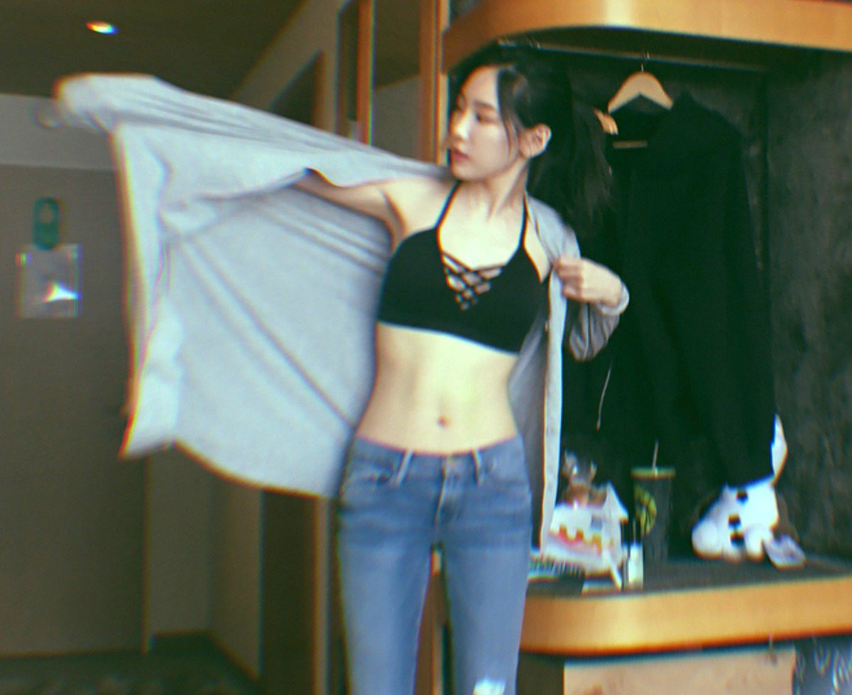 Cứ ngỡ BLACKPINK là cao thủ diện nội y nhưng vẫn không táo bạo bằng nữ idol đình đám này ảnh 8