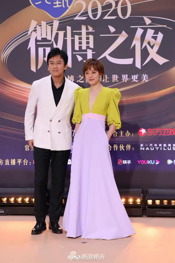 Màu vàng lên ngôi tại Đêm hội Weibo: Do vô tình đụng hàng hay là xu hướng mới? ảnh 8