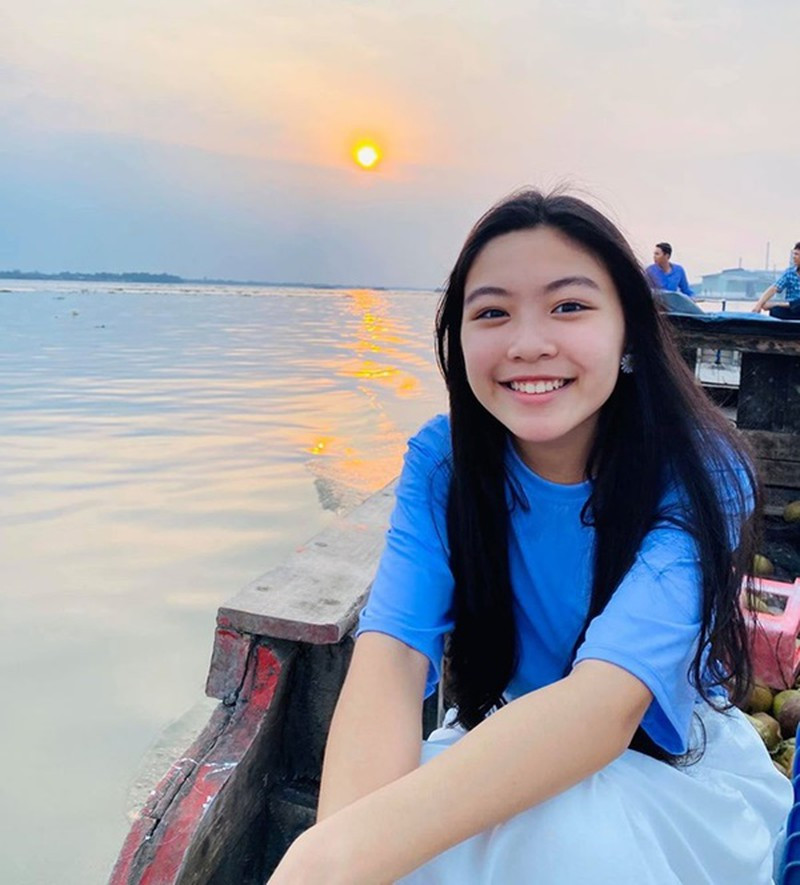 Con gái diễn viên Quyền Linh gây bão trên thảm đỏ: Chuẩn nhan sắc Hoa hậu tương lai là đây ảnh 5