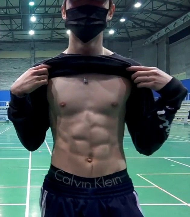 Từ Baekho (NU’EST) đến Jaehyun (NCT) - màn khoe cơ bụng đỉnh cao của các nam thần K-Pop ảnh 4