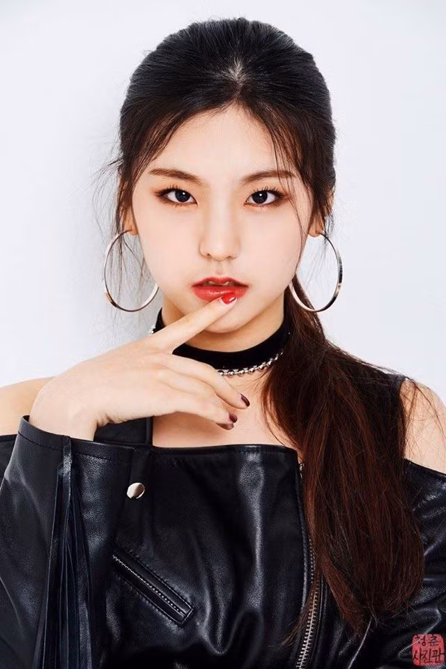 Đã tìm ra nữ idol “miễn nhiễm” với lông mày: Để kiểu nào cũng "đẹp bất chấp" ảnh 3