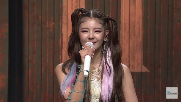 Nhìn kiểu tóc mới khó đỡ của ITZY mà netizen chỉ muốn sa thải ngay stylist công ty JYP ảnh 4