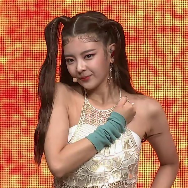 Nhìn kiểu tóc mới khó đỡ của ITZY mà netizen chỉ muốn sa thải ngay stylist công ty JYP ảnh 5