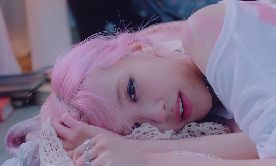 Không phải giọng hát, đây mới là điều khiến Rosé được khen ngợi trong MV “Lovesick Girls“ ảnh 3