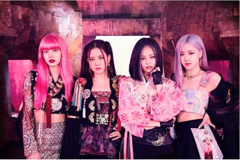 Khi hội chị em bạn dì quyết tâm khuynh đảo showbiz thì không gì là không thể ảnh 3