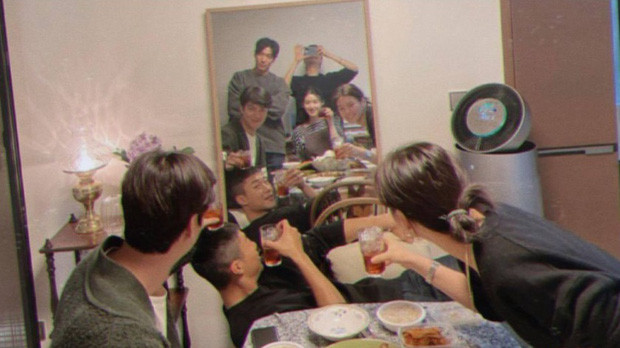 “Quân Vương Bất Diệt” tung ảnh hội ngộ, Lee Min Ho - Kim Go Eun có hành động bất thường ảnh 1