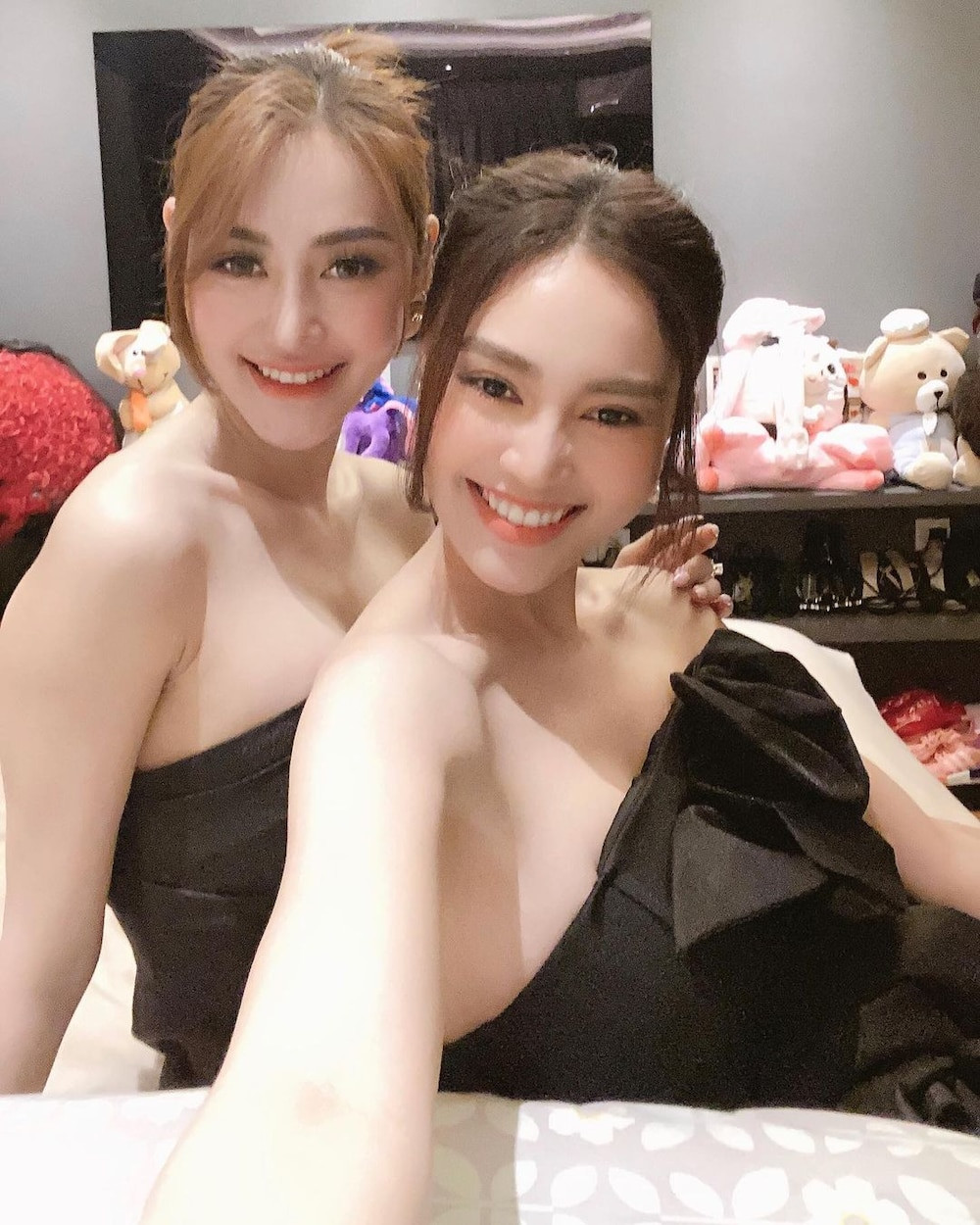 Trước “sự cố hàng ghế đầu”, Linh Chi từng bị netizen khó chịu vì “ké fame” Lan Ngọc? ảnh 2