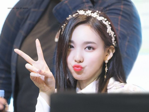 Thêm một nữ idol khiến netizen công nhận: Thay đổi dáng lông mày tạo nên phép màu cho khuôn mặt ảnh 3