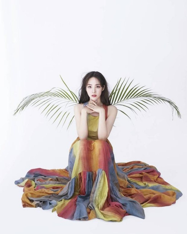 Đã tìm ra "chiếc váy thần thánh" được các mỹ nhân châu Á yêu thích nhất: Jisoo liệu có thắng thế? ảnh 5