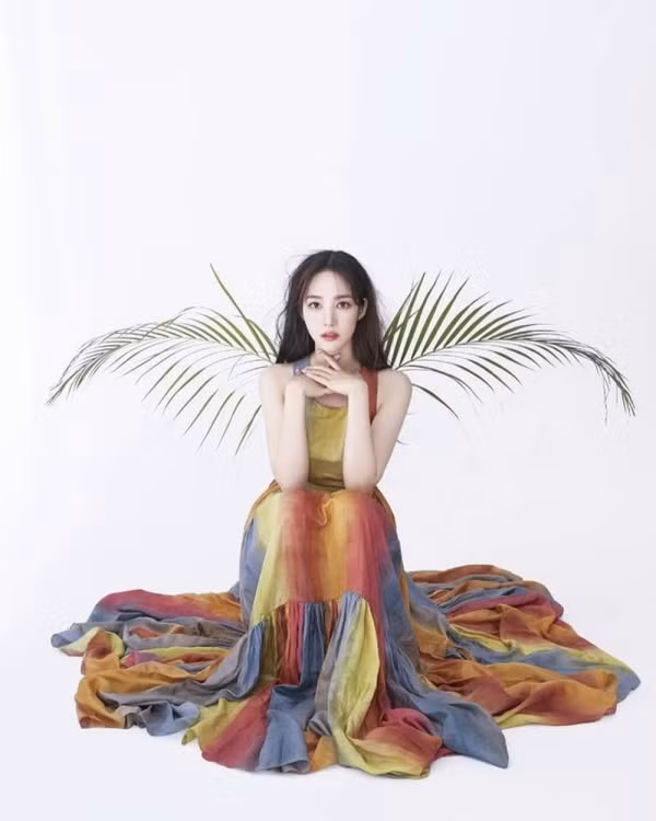 Đã tìm ra "chiếc váy thần thánh" được các mỹ nhân châu Á yêu thích nhất: Jisoo liệu có thắng thế? ảnh 5