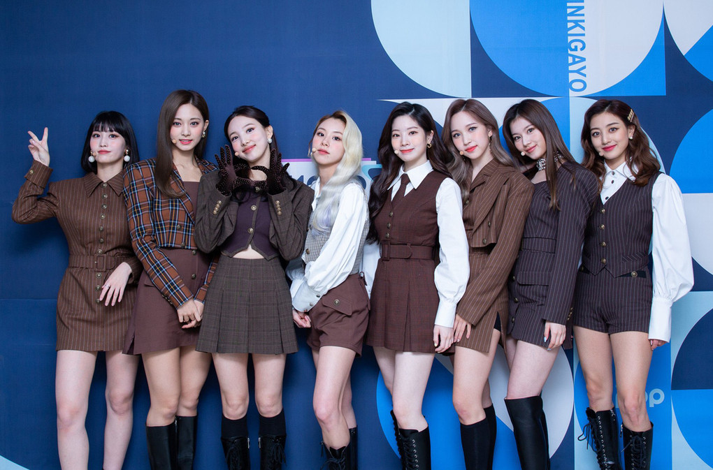 Ngày nào còn bị chê "toàn diện đồ vừa xấu vừa phèn", TWICE bây giờ đã mặc đẹp đến khó tin ảnh 5