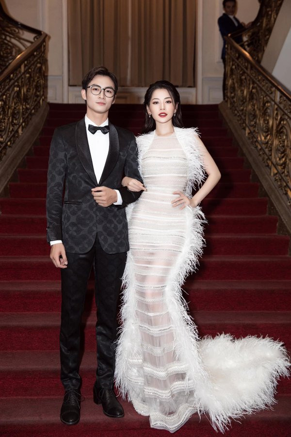 Giữa cơn bão chê bai giọng hát, Chi Pu bất ngờ được khen ứng xử quá khéo léo ảnh 3